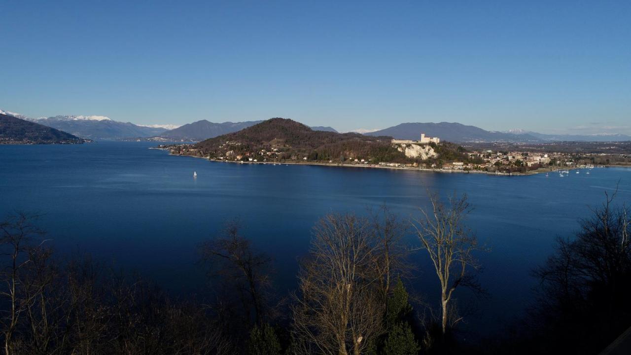 La Casa Nel Parco Βίλα Arona Εξωτερικό φωτογραφία